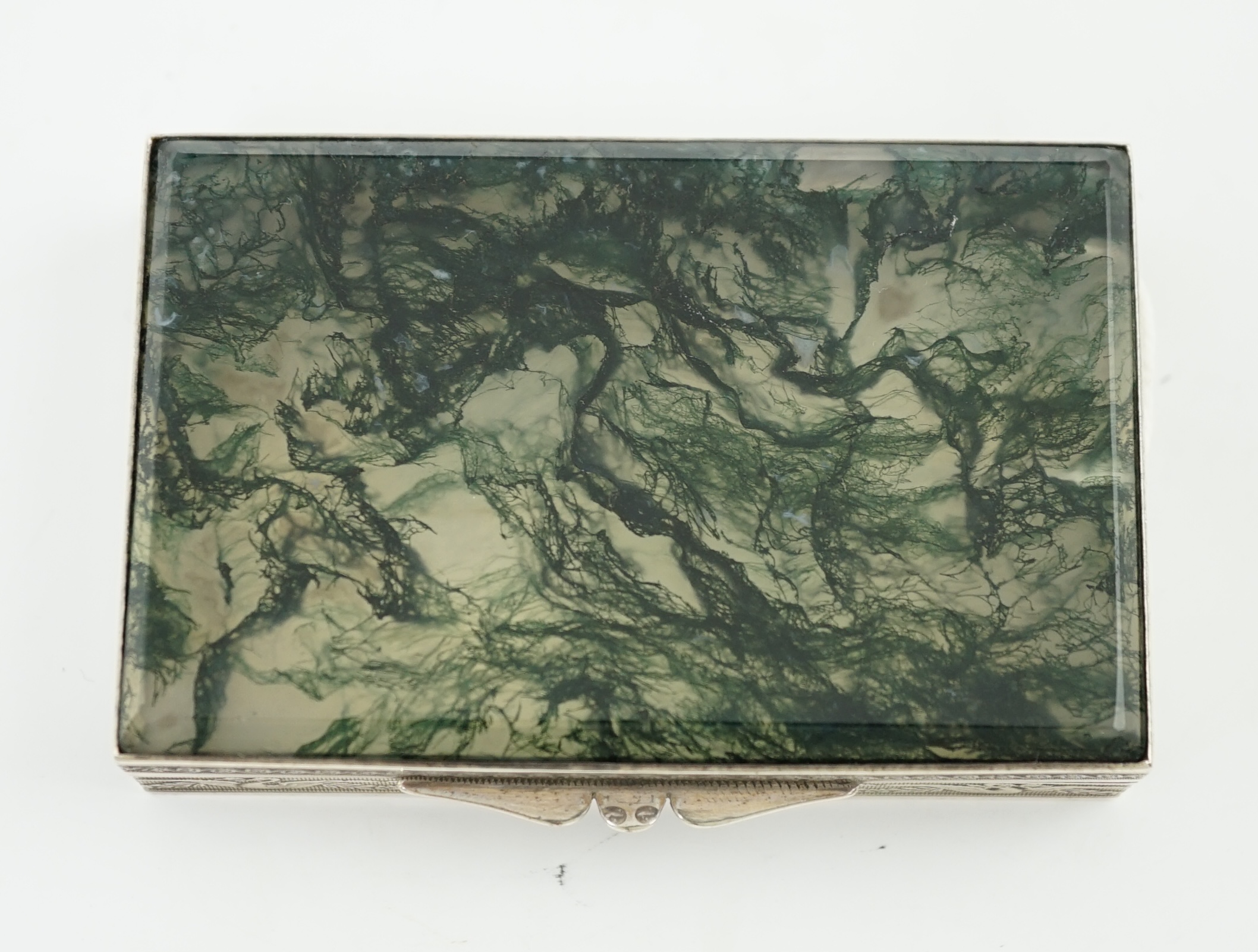 A late 19th/early 20th century Swiss? 935 standard silver snuff box, with moss agate inset cover